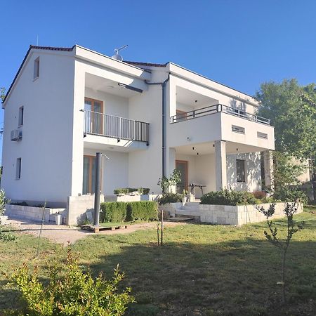 Apartments Grape Pirovac Exterior foto