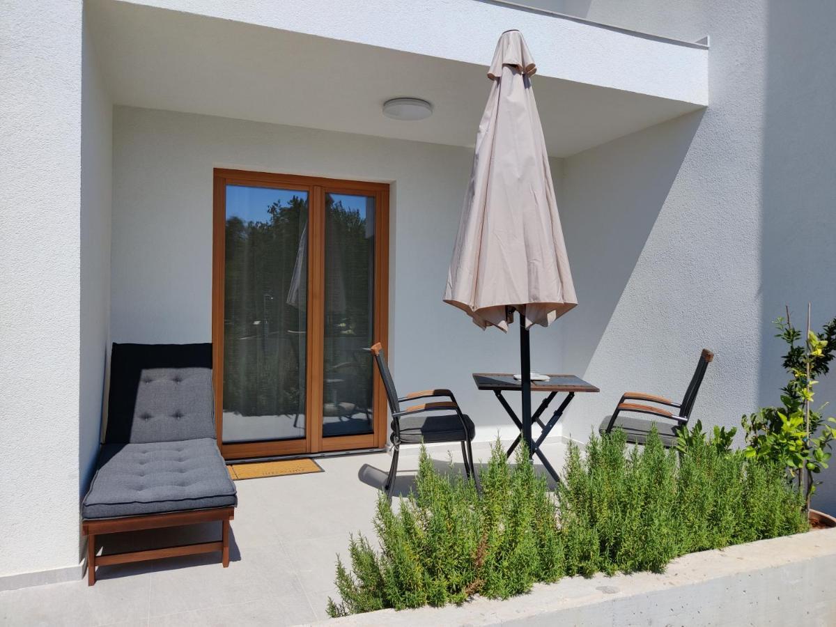 Apartments Grape Pirovac Exterior foto